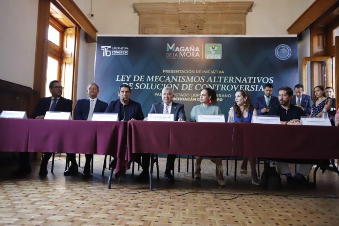 La Ley de Mecanismos Alternativos de Solución evitaría juicios, plantea Juan Antonio Magaña de la Mora en iniciativa