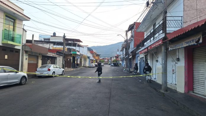 Balean a dos masculinos en la colonia Ramón Farías de Uruapan