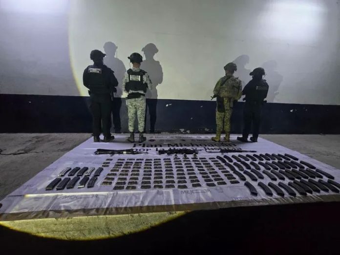 Enfrentamientos en Acahuato dejan aseguramiento de vehículos, armas y municiones en Apatzingán