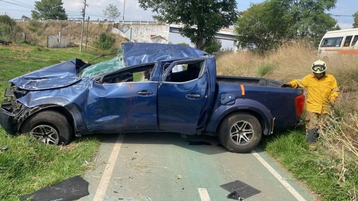 Volcadura de camioneta deja un herido en la Morelia-Pátzcuaro