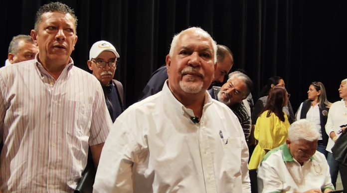 Luego de una reunión con la rectora de la Universidad Michoacana Yarabí Ávila González, a convocatoria de la Secretaría de Gobierno de Michoacán, el líder del Sindicato Único de Empleados
