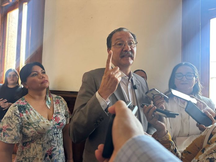 “Morena no gana solo”, advierte Reginaldo Flores