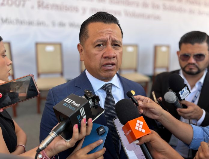 FGE no ha podido acceder al celular de Carlos Manzo, viuda no lo permite