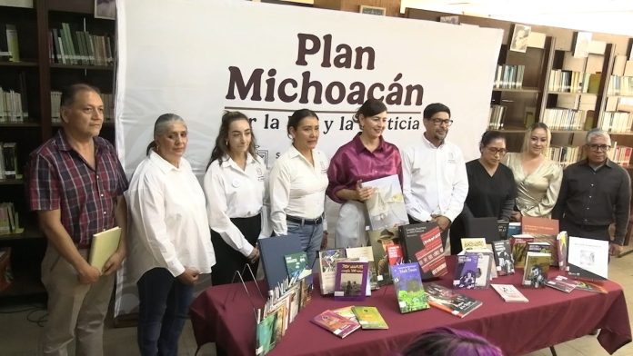 Entregan 17 mil libros para bibliotecas públicas de Michoacán
