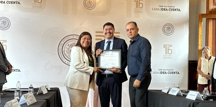 Busca Belinda Iturbide que atención a niños con Espina Bífida, quedé en norma